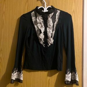CUTE LACE BLOUSE USED